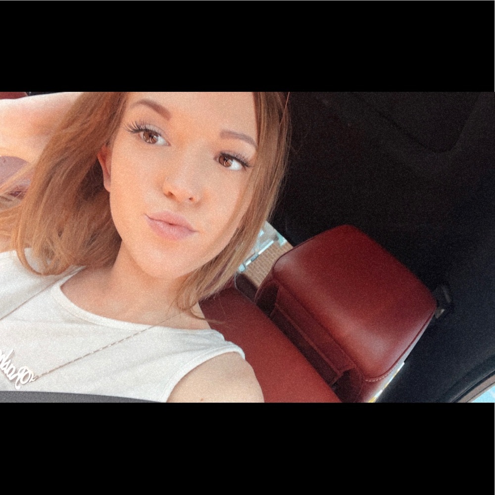 Meet your Posher, Alexis